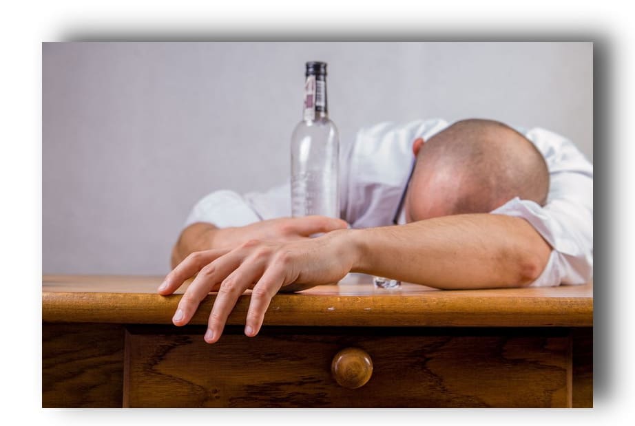 человек спит после приёма алкоголя
