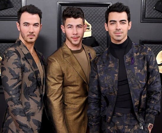 Nick Jonas & Jonas Brothers - Selfish